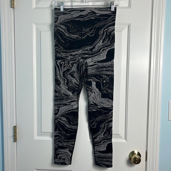 Athleta Aurora Shine Tight Black Size M - Picture 2 of 10